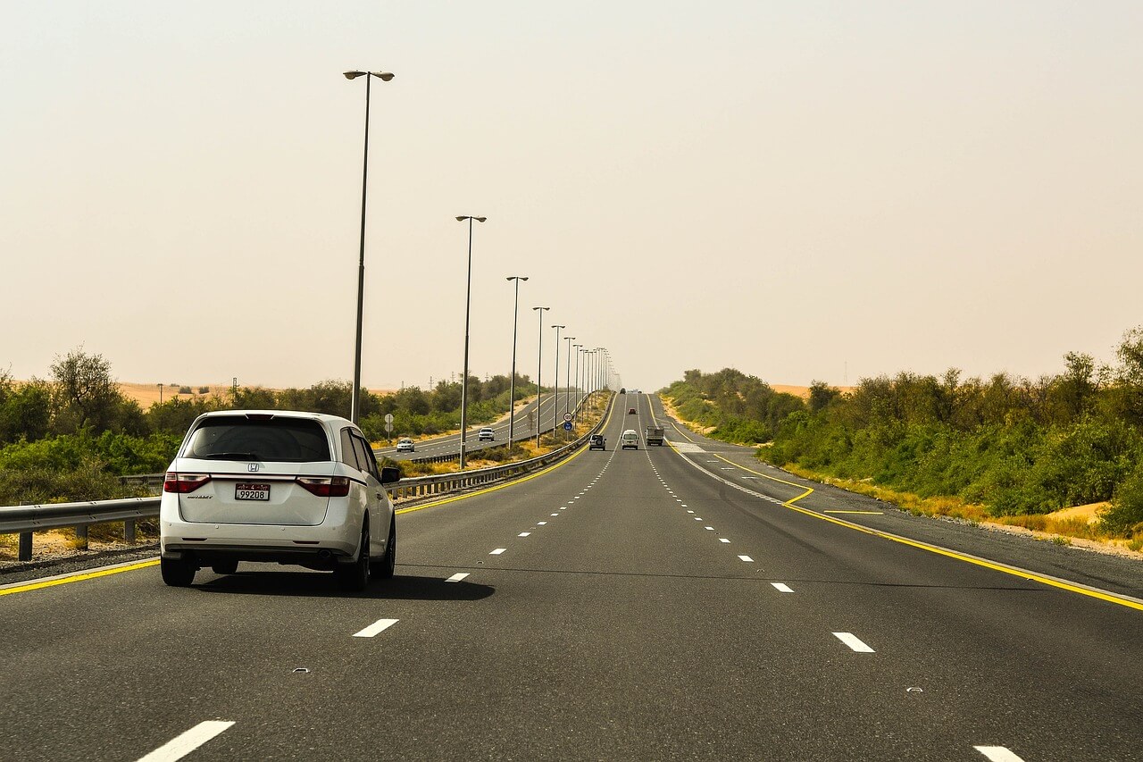استئجار سيارة في دبي: دليلك إلى محلات إيجار مريحة وبأسعار معقولة